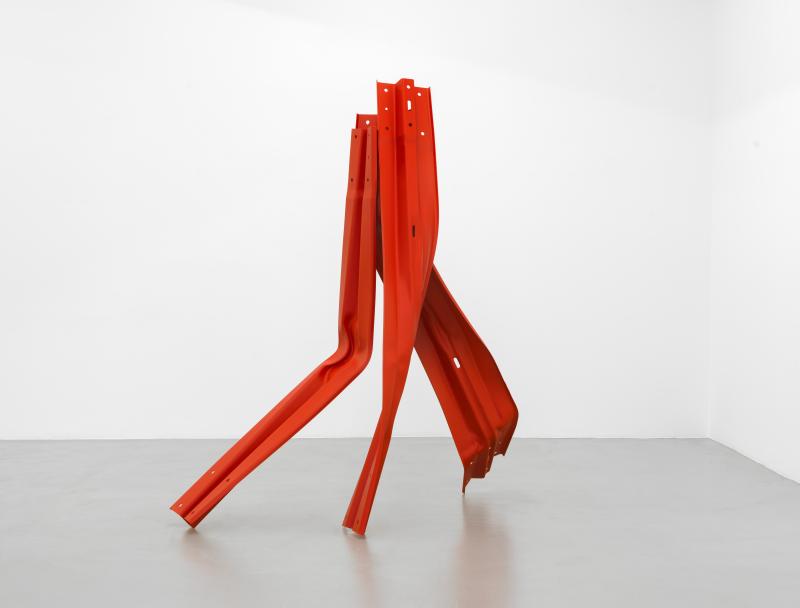 Bettina Pousttchi, A3, 2019, Leitplanken, Stahl / crash barriers, steel, 221 (h) x 204 x 94 cm / 87 (h) x 80¼ x 37 in, Courtesy Buchmann Galerie und die Künstlerin, Foto: Michael Schultze