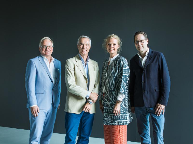 V.l.n.r.: Bert Antonius Kaufmann, kaufmännischer Direktor der Deichtorhallen Hamburg, Dr. Philipp Herzog von Württemberg, Auktionator, Julia von Jenisch, Vorsitzende des Förderkreises, Dr. Dirk Luckow, Intendant der Deichtorhallen Hamburg, © Henning Rogge/Förderkreis Deichtorhallen Hamburg