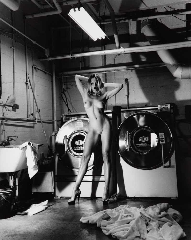 Helmut Newton 1920 Berlin/Deutschland - 2004 Los Angeles/USA "Domestic Nude III" Schätzpreis:	8.000 - 12.000 EUR