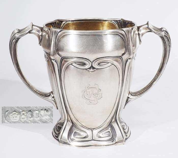 Jugendstil-Champagner Kühler. MERKLEIN, 800er Silber; Halbmond, Krone.  Mindestpreis:	300 EUR