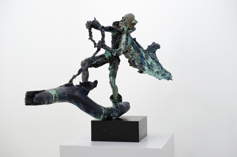 Rainer Fetting, Argonaut I 2018 / 2019, Bronze, Figur und Ast: Patina schwarz, Sockel: braun, 75 x 108 x 52 cm