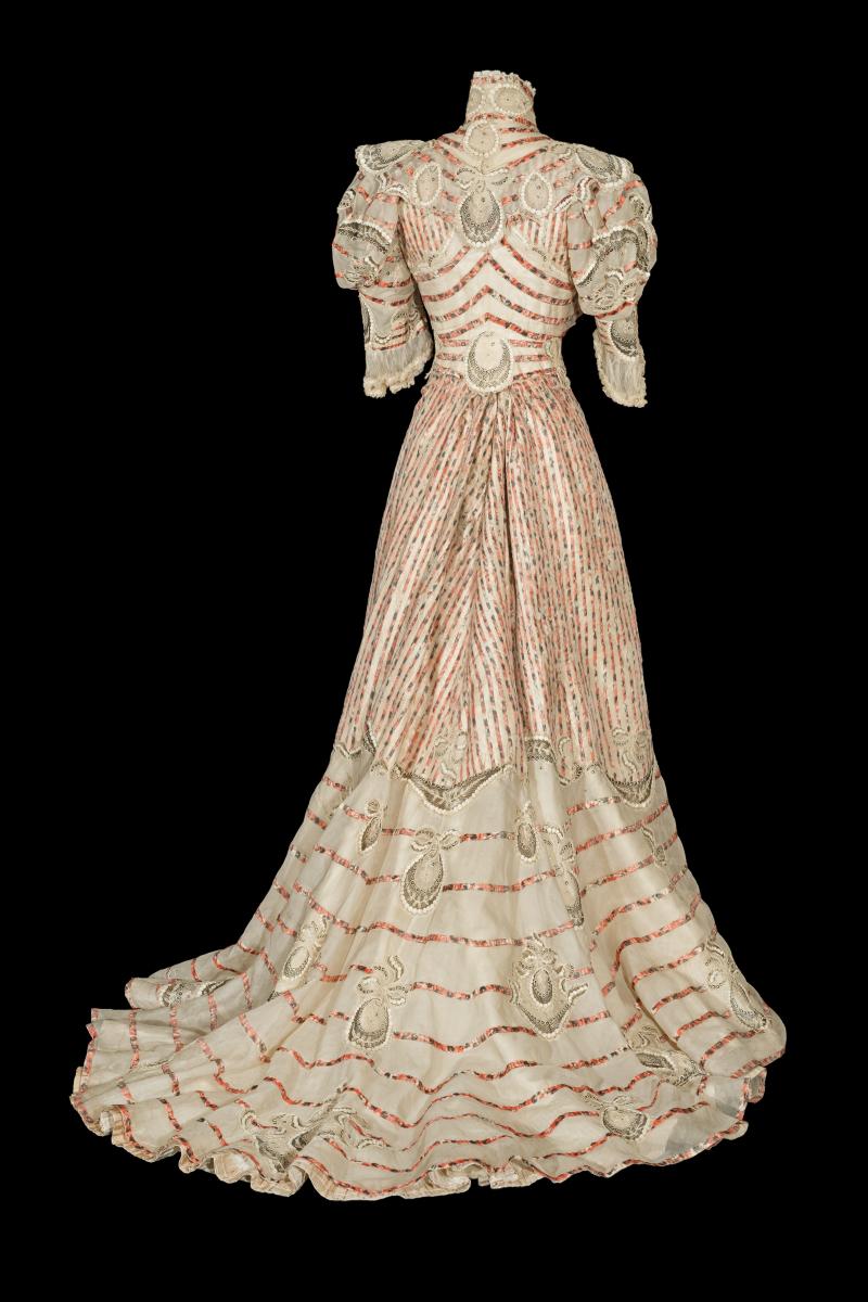 Sommerkleid der Kaiserin Elisabeth aus der Korfu-Garderobe © SKB_A. E. Koller