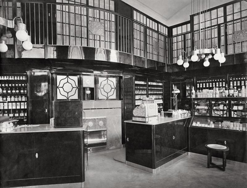 Otto Prutscher, Innenraum der Apotheke „Zum goldenen Adler“, 1911 © Archivio Famiglia Otto Prutscher, Mailand