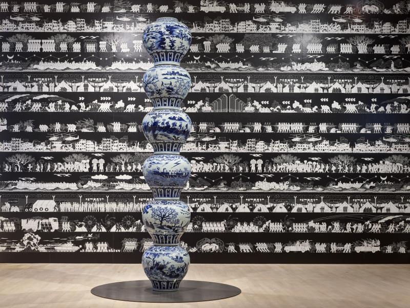 #8 Ai Weiwei, "Stacked Porcelain Vaseas as a Pillar", 2017, "Odyssey", 2016, Kunstsammlung Nordrhein-Westfalen 2020, Foto: Achim Kukulies