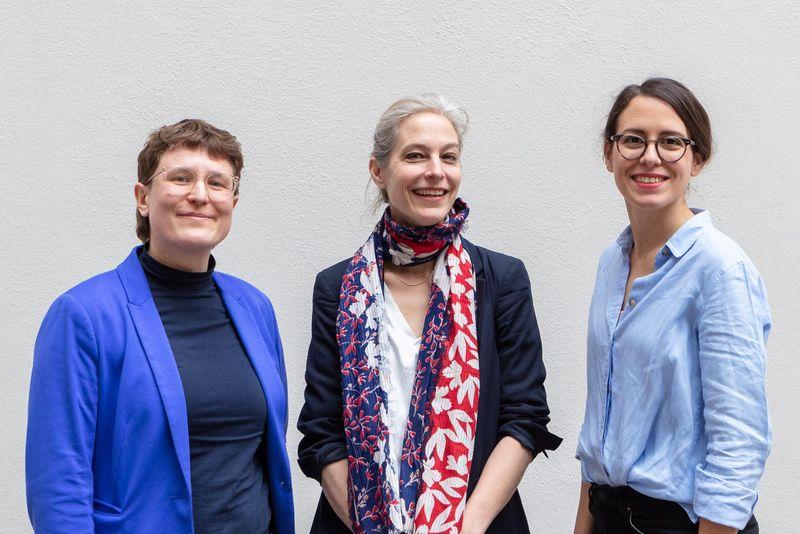 Das Team der Schenkung Sammlung Hoffmann: Franziska Klinkmüller, Dr. Dorothée Brill, Katarina Lozo (v.l.n.r.) © SKD, Foto: Klemens Renner