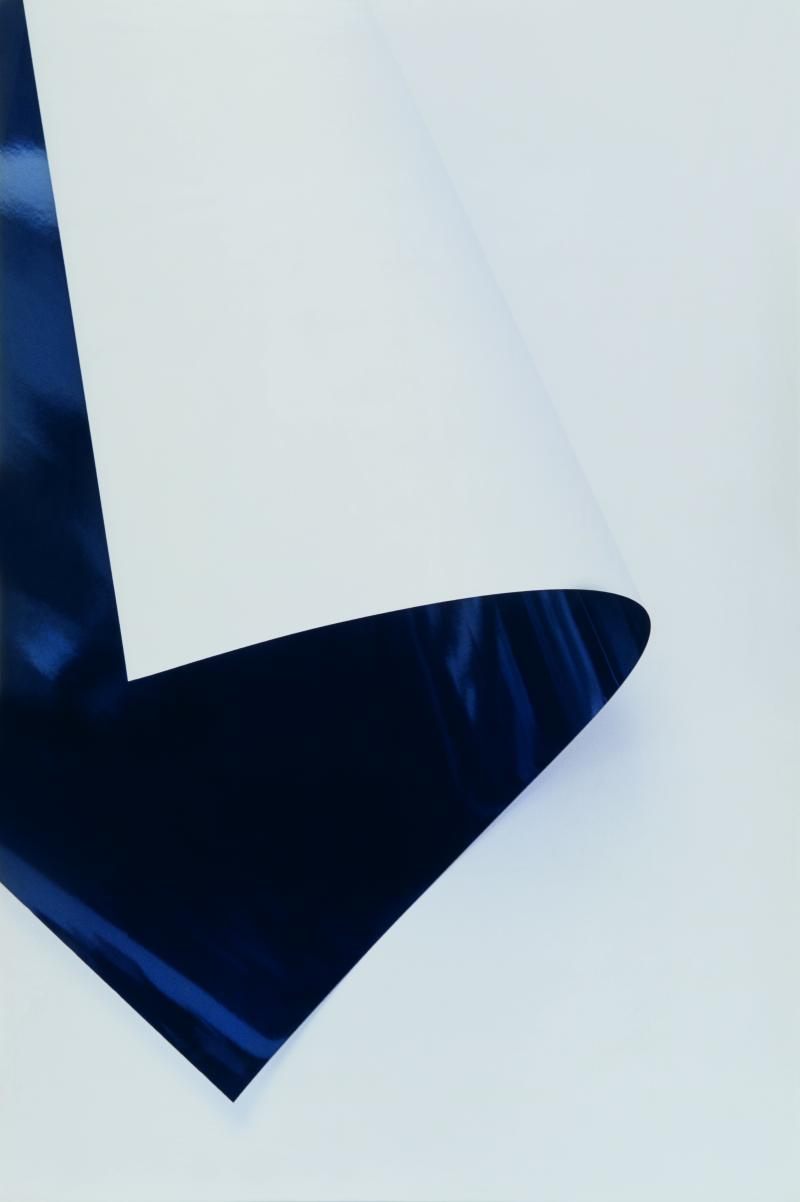 Wolfgang Tillmans (1968)  Paper drop (black) | 2001 | C-Print | 203 x 134 cm Taxe: 100.000 – 150.000 €