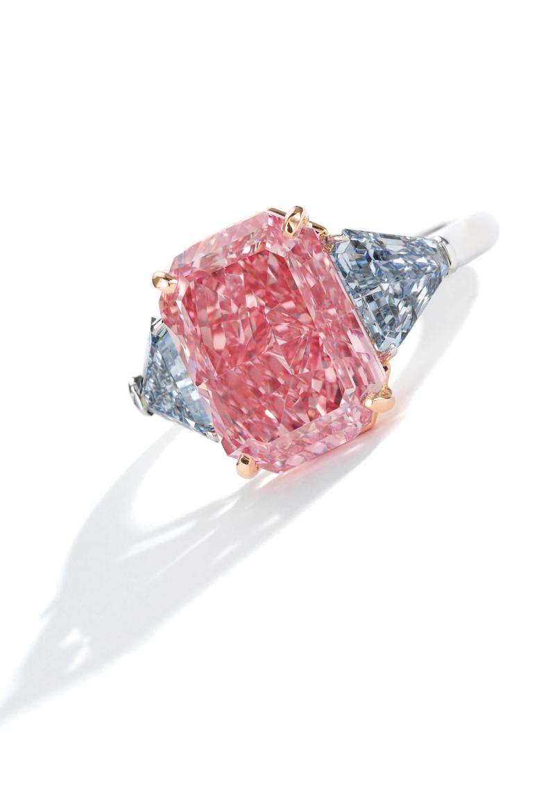 10479 lot 75, Fancy Vivid Pink Diamond and Fancy Intense Blue Diamond Ring