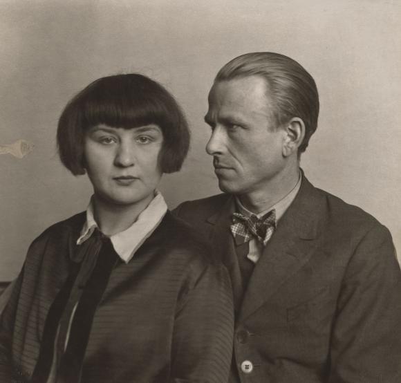 August Sander (1867–1964) Malerehepaar (Martha und Otto Dix), 1925/26 Silbergelatine-Abzug auf Barytpapier 18 × 18,8 cm Eigentum des Städelschen Museums-Vereins e.V., Städel Museum, Frankfurt am Main © Die Photographische Sammlung / Sk Stiftung Kultur – August Sander