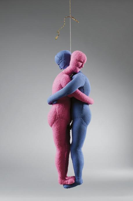 Louise Bourgeois  Couple, 2004  Stoff, 44 x 16 x 16 cm  Sammlung Goetz  © The Easton Foundation/ VG Bild-Kunst, Bonn 2020. Courtesy Sammlung Goetz, München