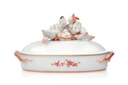 795   "Chinesenkinder auf Dose". Paul Scheurich für Meissen. 1945– 1947.  Paul Scheurich 1883 New York City – 1945 Brandenburg an der Havel  1.200 €