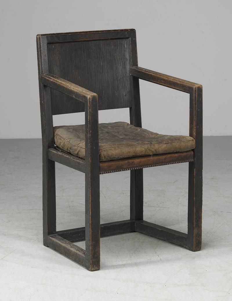 Josef Hoffmann, Sessel aus dem Atelier Gustav Klimt, Josefstädterstraße 21, um 1903/05, Eichenholz, schwarz gebeizt, Höhe 89,5 cm, Schätzwert € 15.000 - 25.000, Auktion 7. Juli 2021