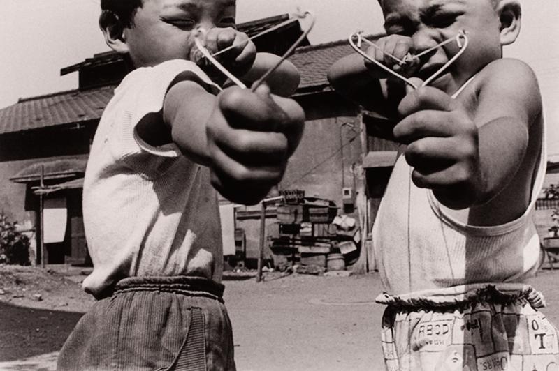 Satchin and his brother Mabo, 1963 © Nobuyoshi Araki, courtesy Fotosammlung OstLicht