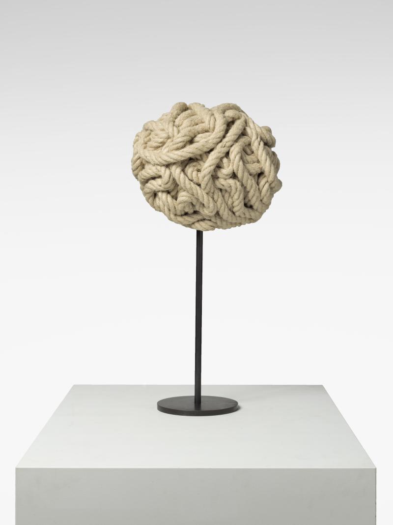 Michael Sailstorfer (1979)  Brain G2 | 57 x 27x 25 cm Taxe: 7.200 - 8.800 €