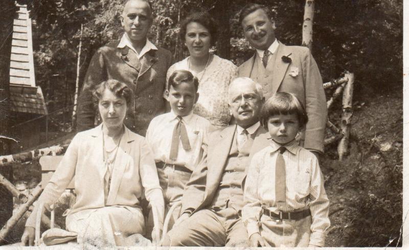 An Oppenheimer family Portrait, taken in the mid-1930s