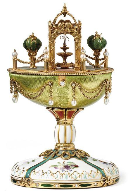 802 Fabergé-"Meissen-Ei" mit Spielwerk Opening bid 45,000 EUR