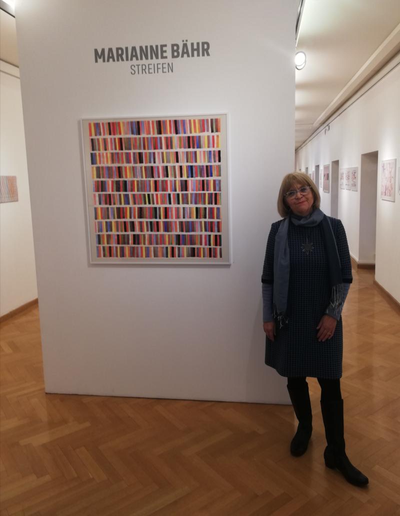 Marianne Bähr in ihrer Ausstellung im Living Studio der Stadtgalerie Klagenfurt