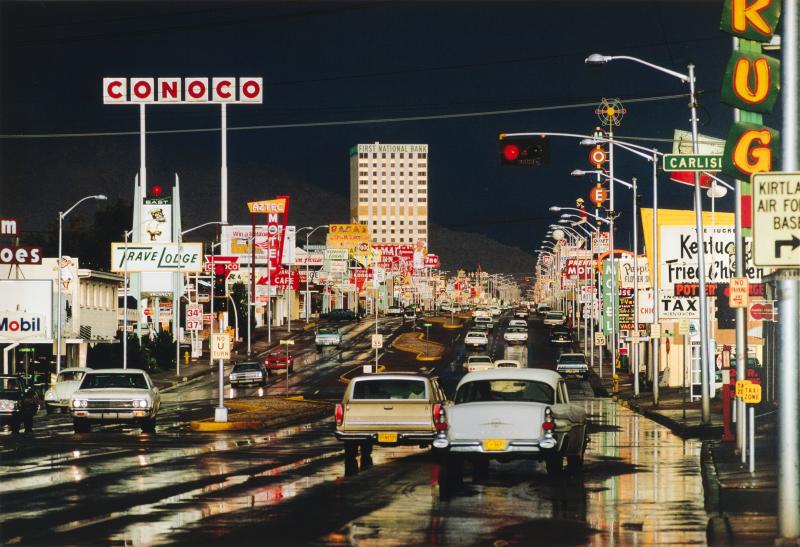 ERNST HAAS (1921–1986) »Route 66, Albuquerque«, New Mexico 1969 37,4 x 55,8 cm Startpreis: 2.000 € / Schätzpreis: 3.600–4.000 €