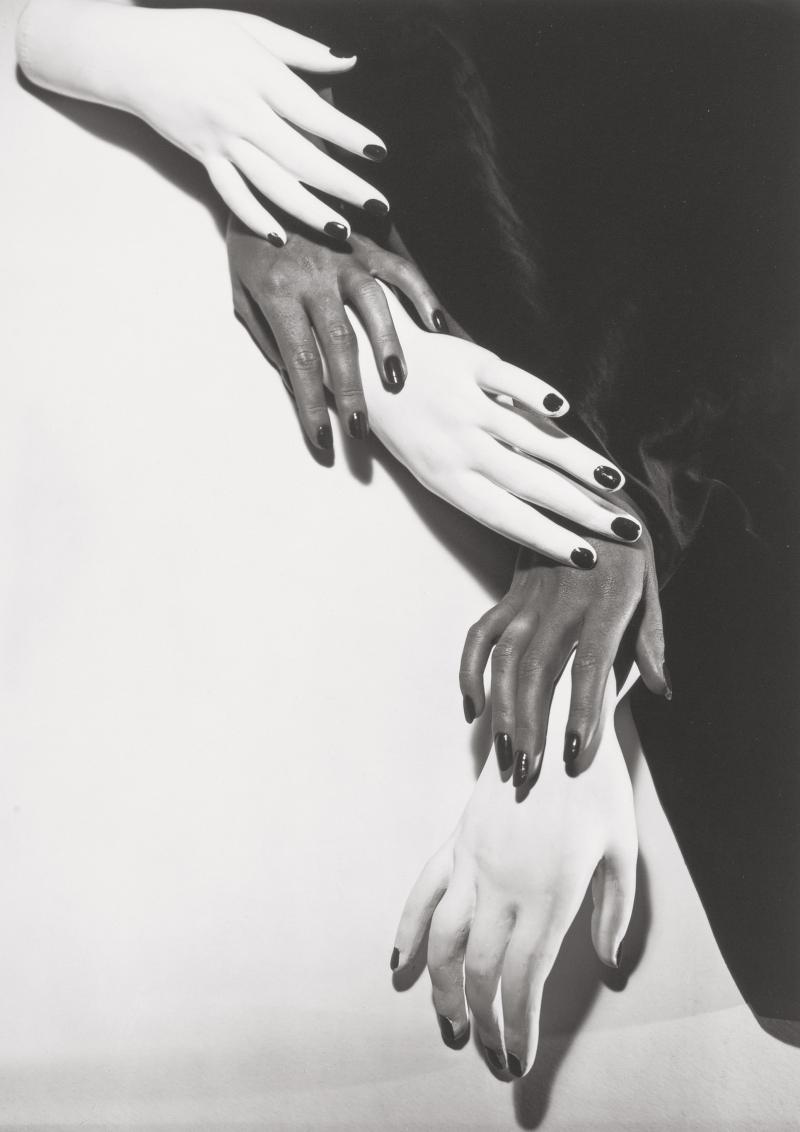 Horst P. Horst Hands, Hands, Hands, New York, 1941 Courtesy Fondazione Sozzani © Condé Nast / Horst Estate