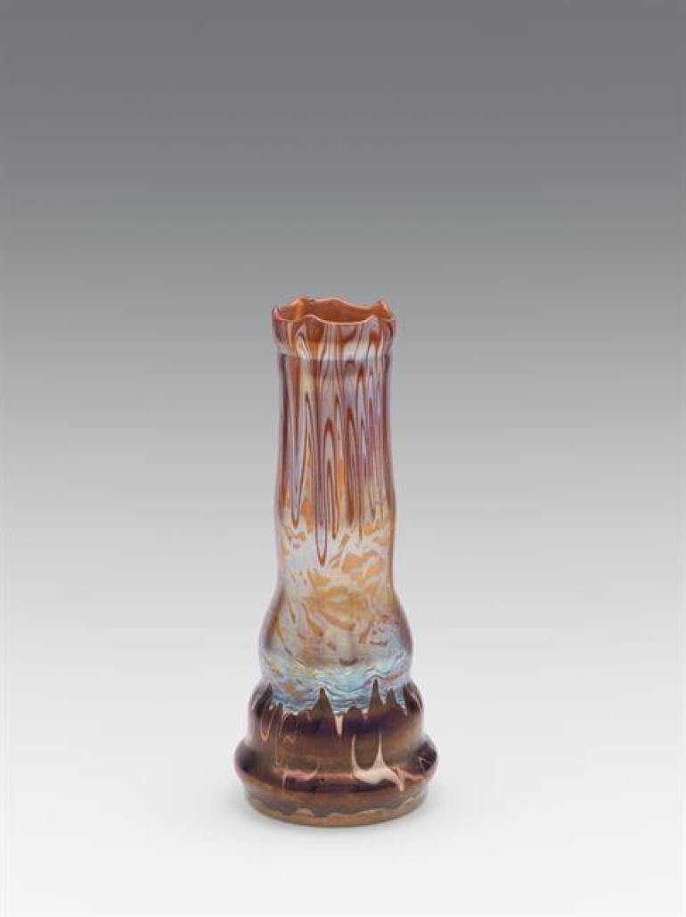 Lot 1563 Koloman Moser und Johann Lötz Witwe  Vase H. 29,9 cm Schätzpreis: 18 000 - 30 000 €