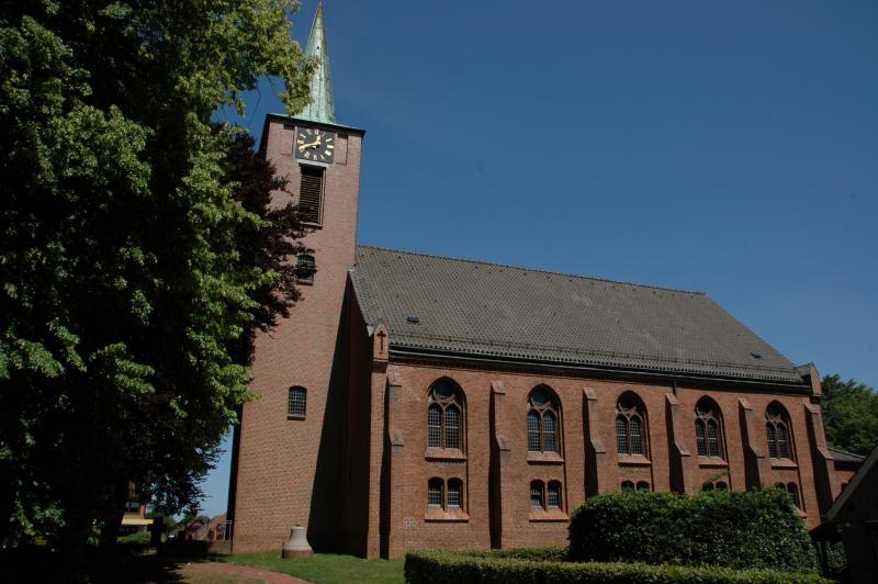 Petruskirche in Ostrhauderfehn * Foto: Winfried Dahlke