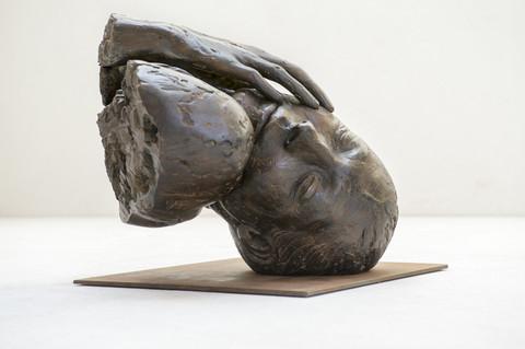 Lois Anvidalfarei Dejier Bronze 50 x 54 x 54 cm Foto Gerhard Watzek, Alessandro Casciaro