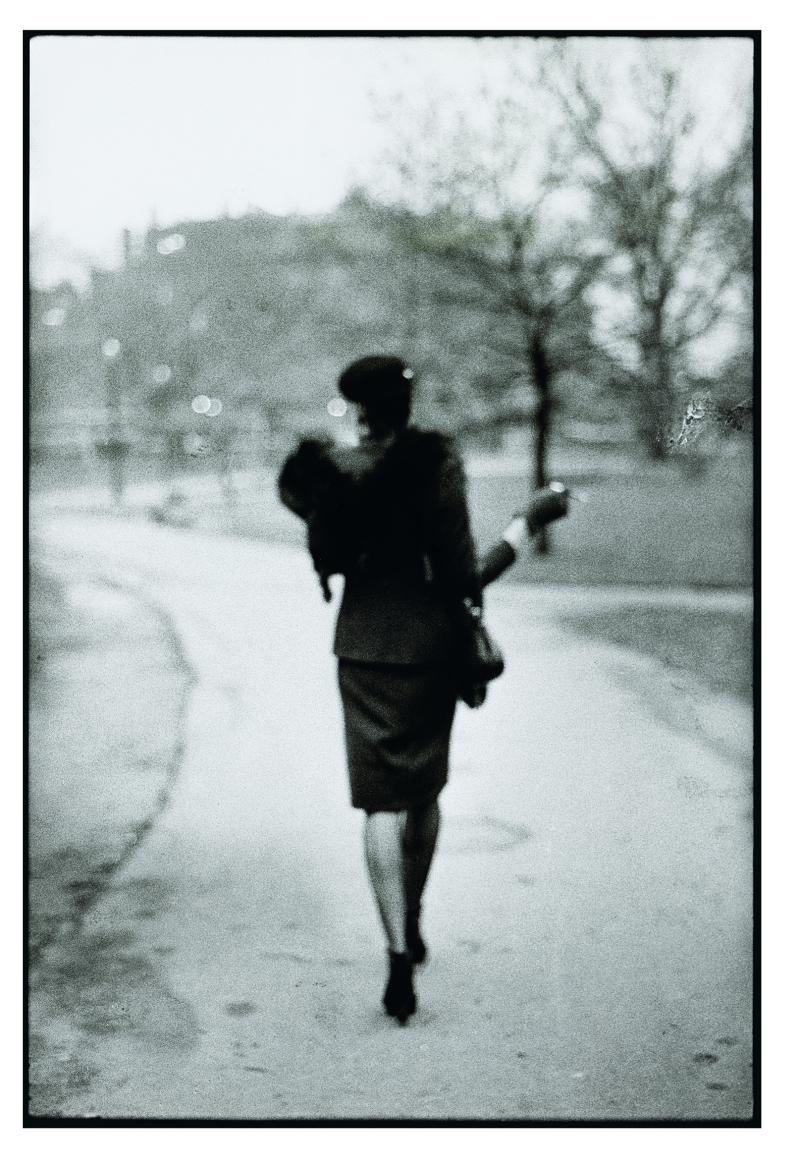 Nan Goldin, Ivy in the Boston Garden, 1973. Spreegold Collection Berlin, Nan Goldin. Foto: L. Deinhardstein