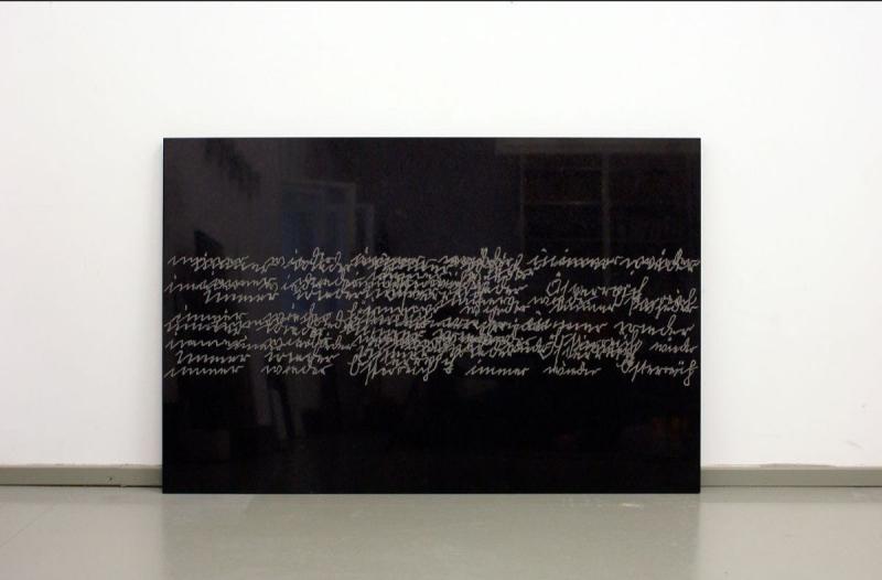 © Arnold Reinthaler/Bildrecht ›Immer wieder Österreich‹, 2008 – 2011 Gravur in schwarzen Granit, 120 x 80 x 3 cm