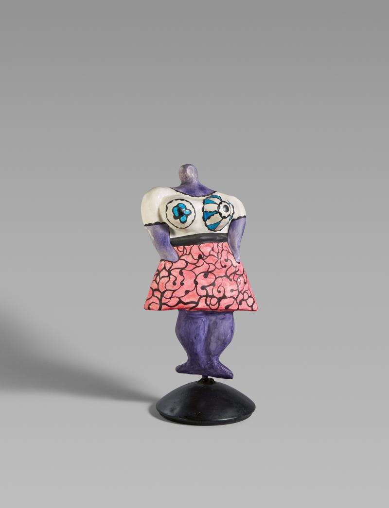 Niki de Saint-Phalle (1930 – 2002) Nana moyenne waldaff | Ca. 1970 | Polyester, bemalt mit Gewinde | 57 x 31,5 x 15 cm Taxe: € 40.000 – 60.000