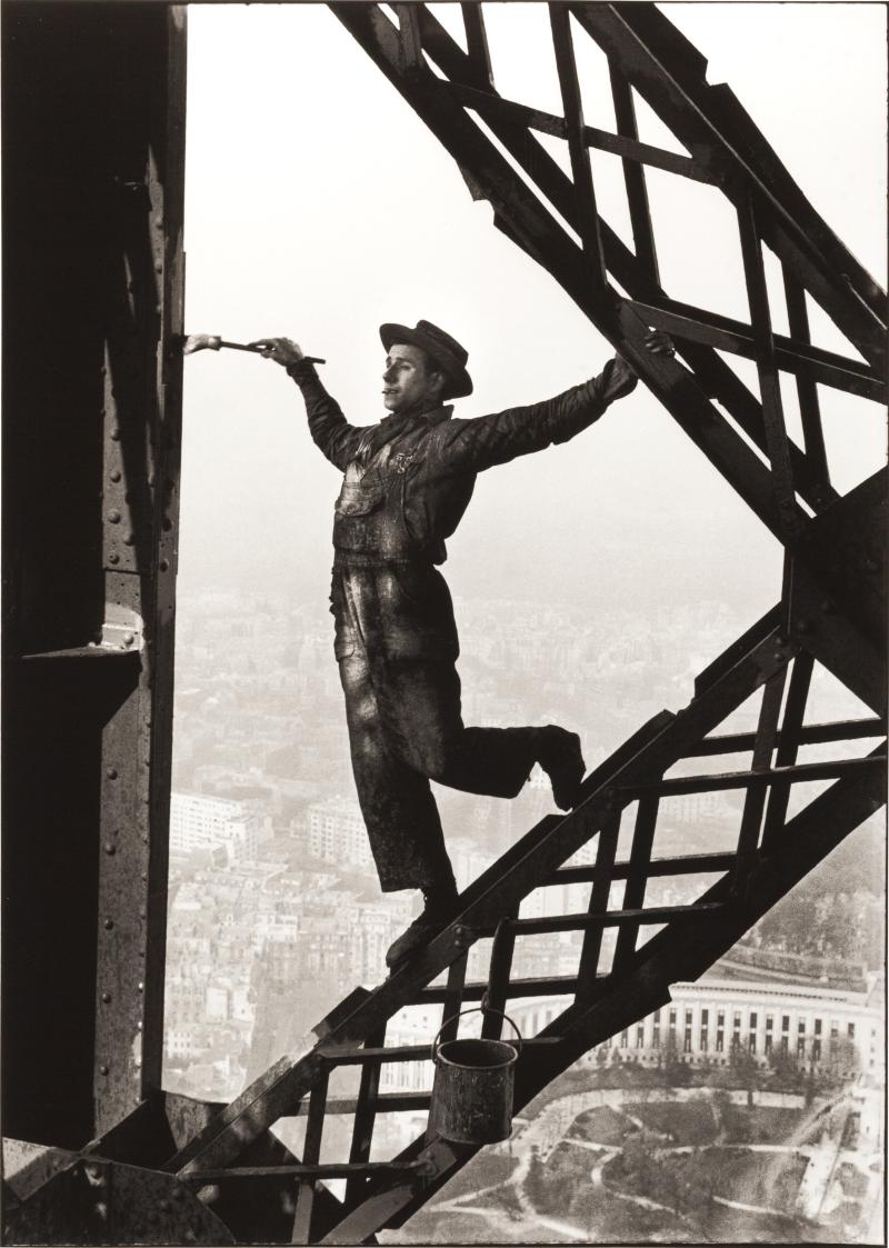 MARC RIBOUD, »Blitheful on the Eiffel Tower«, Paris 1953