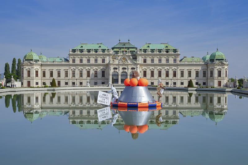 Goshka Macuga, “I could have gone on flying through space forever but I have always loved a window, especially an open one.”, 2023  Mixed-Media-Installation Courtesy Goshka Macuga, Andrew Kreps Gallery, New York, Kate MacGarry Gallery, London, Galerie Rüdiger Schöttle, München  Foto: Johannes Stoll / Belvedere, Wien, © Bildrecht, Wien 2023