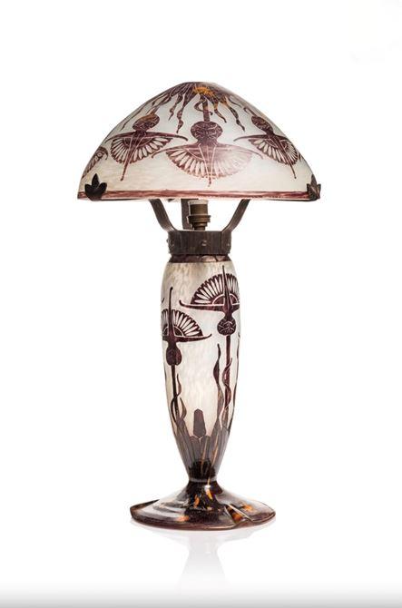 Antes Art 1900 Charles Schneider (1885-1953) for the series "Le Verre Francais". Manufactured in Épinay-sur-Seine between 1925-1927. The height of the lamp is 48 cm.