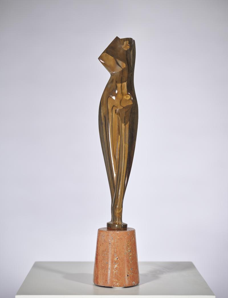 Alexander Archipenko, Flacher Torso, 1914 Bronze auf Steinsockel, posthumer Guss, 36 x 8 x 4 cm Sammlung Osmers © VG Bild-Kunst, Bonn 2022, Foto: Marcus Meyer Photography