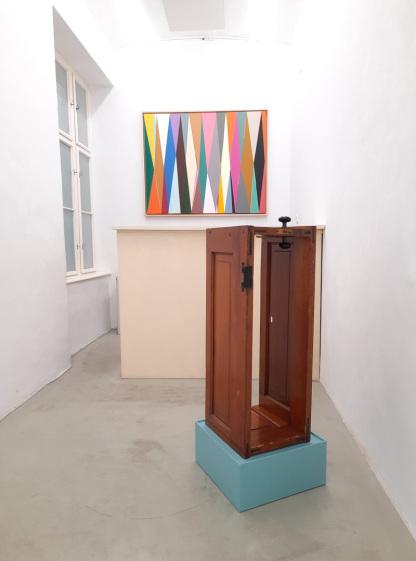 Installation Shot: Michael Huey, Florian Nährer, Piggyback / Huckepack; Galerie Reinthaler, 2023. Photo: Gallery