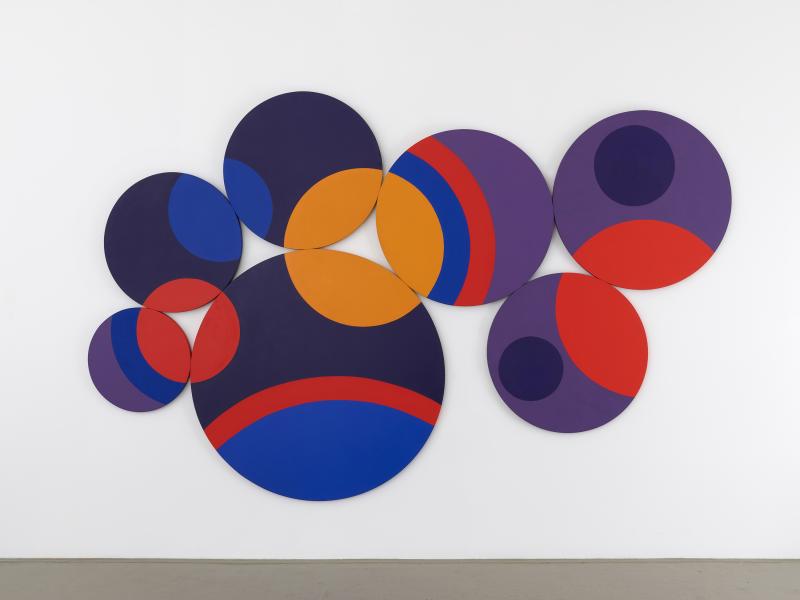 Leon Polk Smith, Constellation Twelve Circles, 1969Acryl auf Leinwand, 7 Elemente I Acrylic on canvas,7 elements, 259 x 371 cm (insgesamt I overall)© 2023, ProLitteris, Zürich, Leon Polk Smith Foundation; Courtesy Lisson Gallery