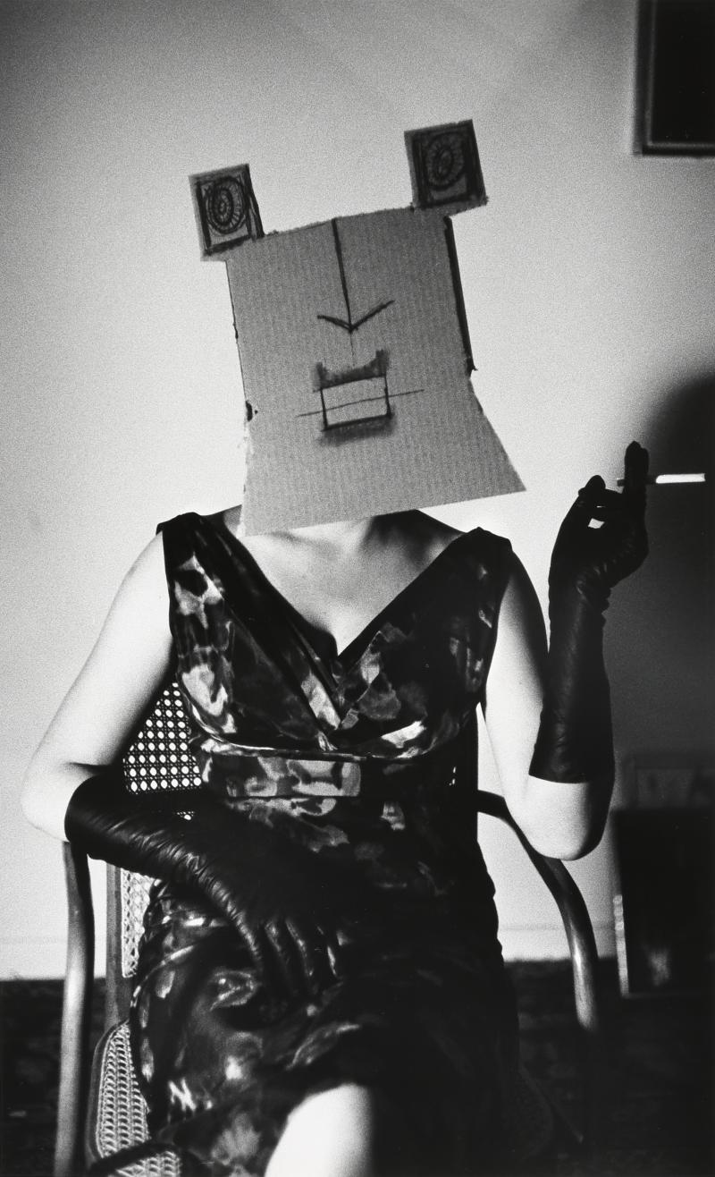 Inge Morath, ohne Titel, aus der Serie „Masken“ mit Saul Steinberg, 1962, Silbergelatineabzug auf Barytpapier, Sammlung Museum der Moderne Salzburg, © Inge Morath / Magnum Photos