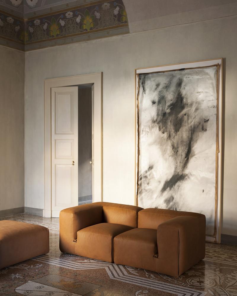 Bellini's 1972 masterpiece, the Le Mura sofa