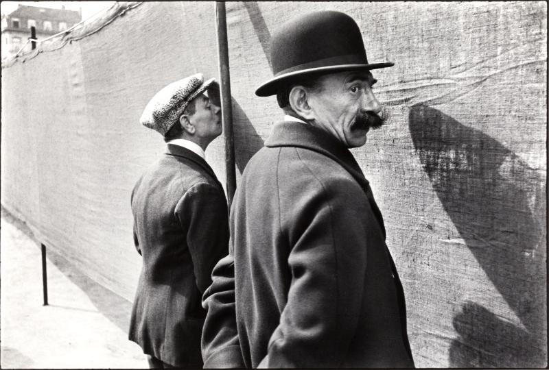 03 HENRI CARTIER-BRESSON (1908–2004) Brüssel, Belgien 1932 37,9 x 56 cm, Silbergelatineabzug Startpreis: 3.000 € / Schätzpreis: 5.000–6.000 €