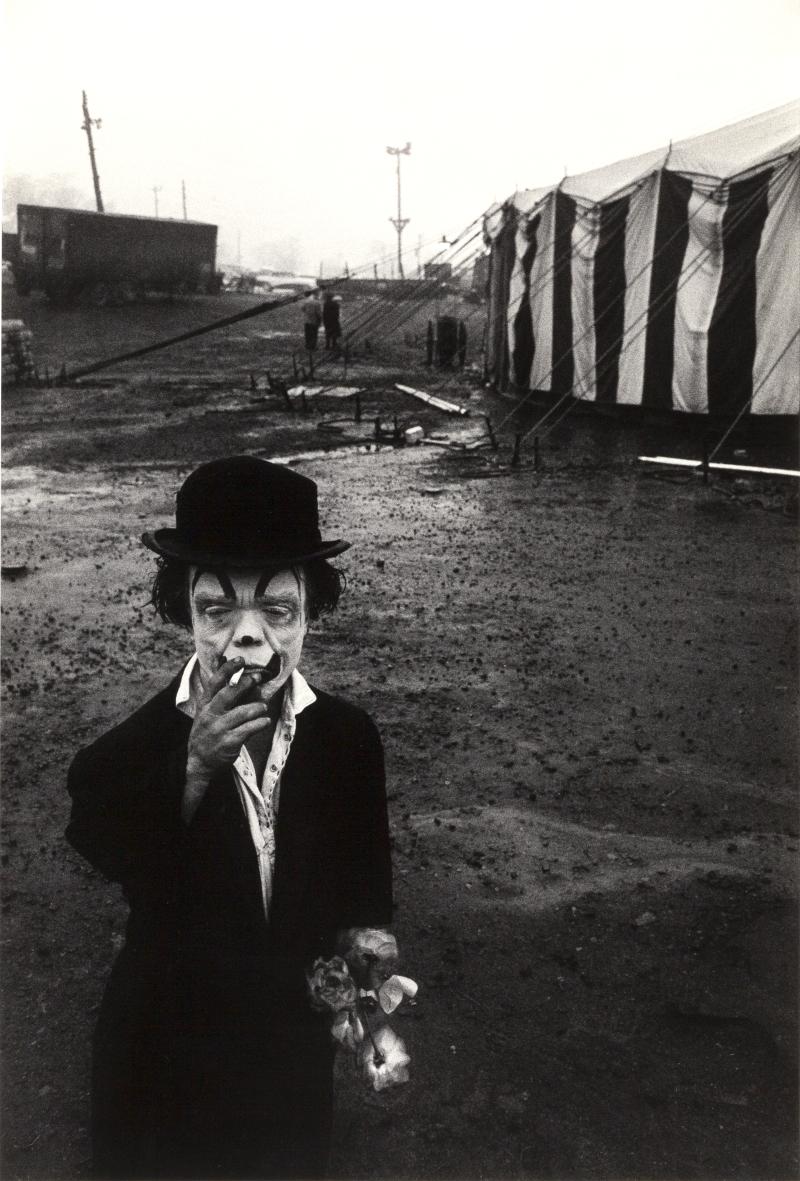 007 BRUCE DAVIDSON (*1933) 'The dwarf', Palisades, New Jersey 1958 56,6 x 38 cm, Silbergelatineabzug Startpreis: 5.000 € / Schätzpreis: 8.000–10.000 €