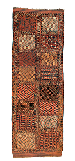 Large Kizil Ayak Main Carpet 640 x 236 cm (21' x 7' 9") Turkmenistan, second half 19th century Starting bid: € 1.500