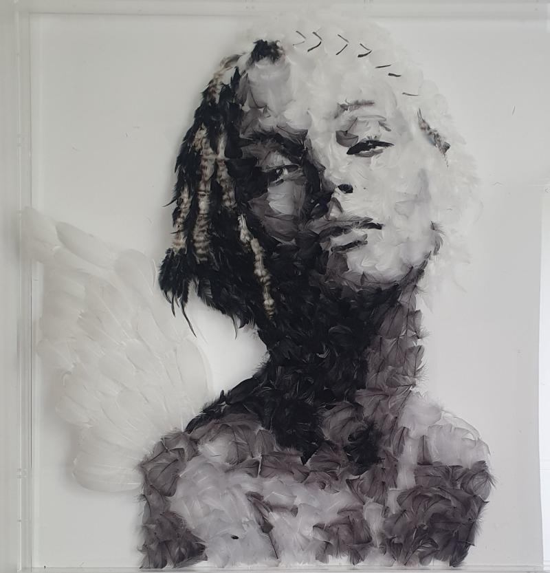 Marie ange Daudé , Angel, 2023, suspended feathers in à plexi box, Daude Marie Ange lugasson, France