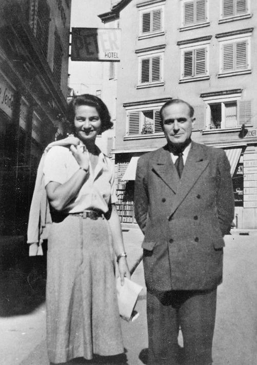 Marianne Feilchenfeldt-Breslauer et Walter Feilchenfeldt senior devant l‘hôtel St. Peter à Zurich, vers 1939/40Photo: Paul Cassirer-Archiv, Zurich