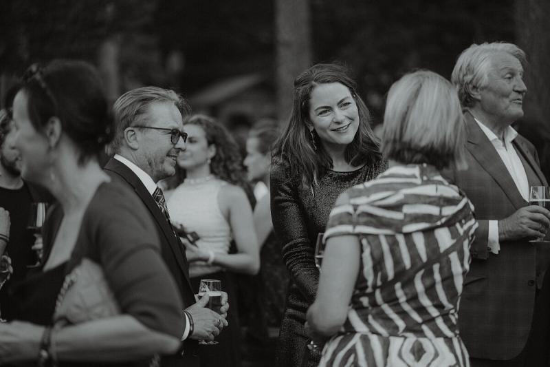 Maria-Anna Meßner-Haidenthaler (Dritte v.r.) begrüßte die Gäste im Bergiselpark. © Madeleine Gabl