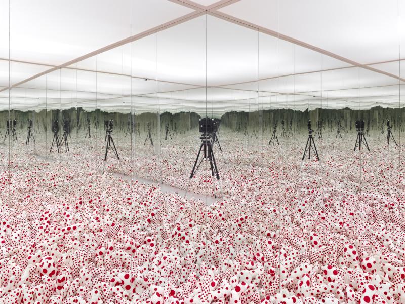 Yayoi Kusama, Infinity Mirror Room - Phalli's Field (Floor Show), 1965/1998. Collection Museum Boijmans Van Beuningen