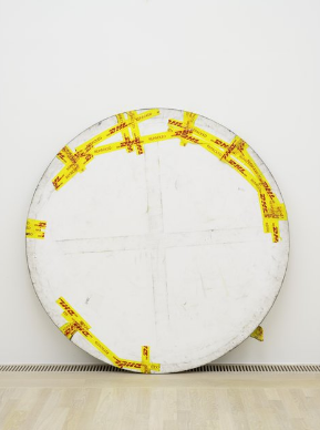 Karin Sander, Mailed Painting 115, Bonn-Berlin-Medellín-Siegen-Berlin-Madrid-München-Köln-Wien, 2010, Städtische Galerie im Lenbachhaus und Kunstbau München, Sammlung KiCo, © VG Bild-Kunst, Bonn 2018. Foto: Ernst Jank, Lenbachhaus