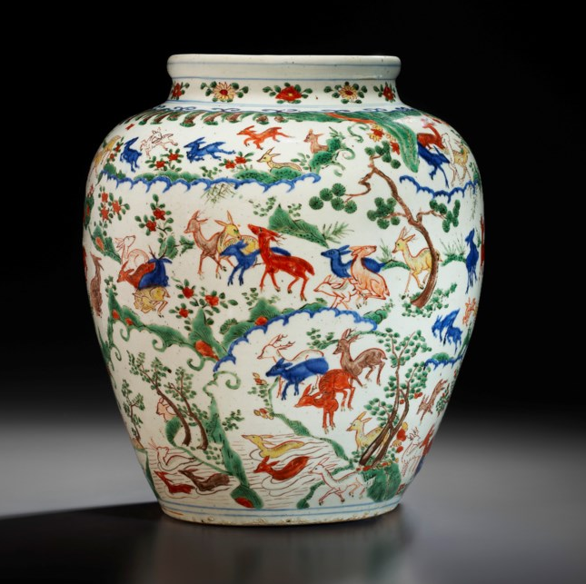 THE KESWICK ‘HUNDRED DEER’ JARA VERY RARE AND IMPORTANT WUCAI'HUNDRED DEER' JARWANLI SIX-CHARACTER MARK IN UNDERGLAZE BLUE WITHIN A DOUBLE CIRCLE AND OF THE PERIOD (1573-1620)14 in. (35.6 cm.) high