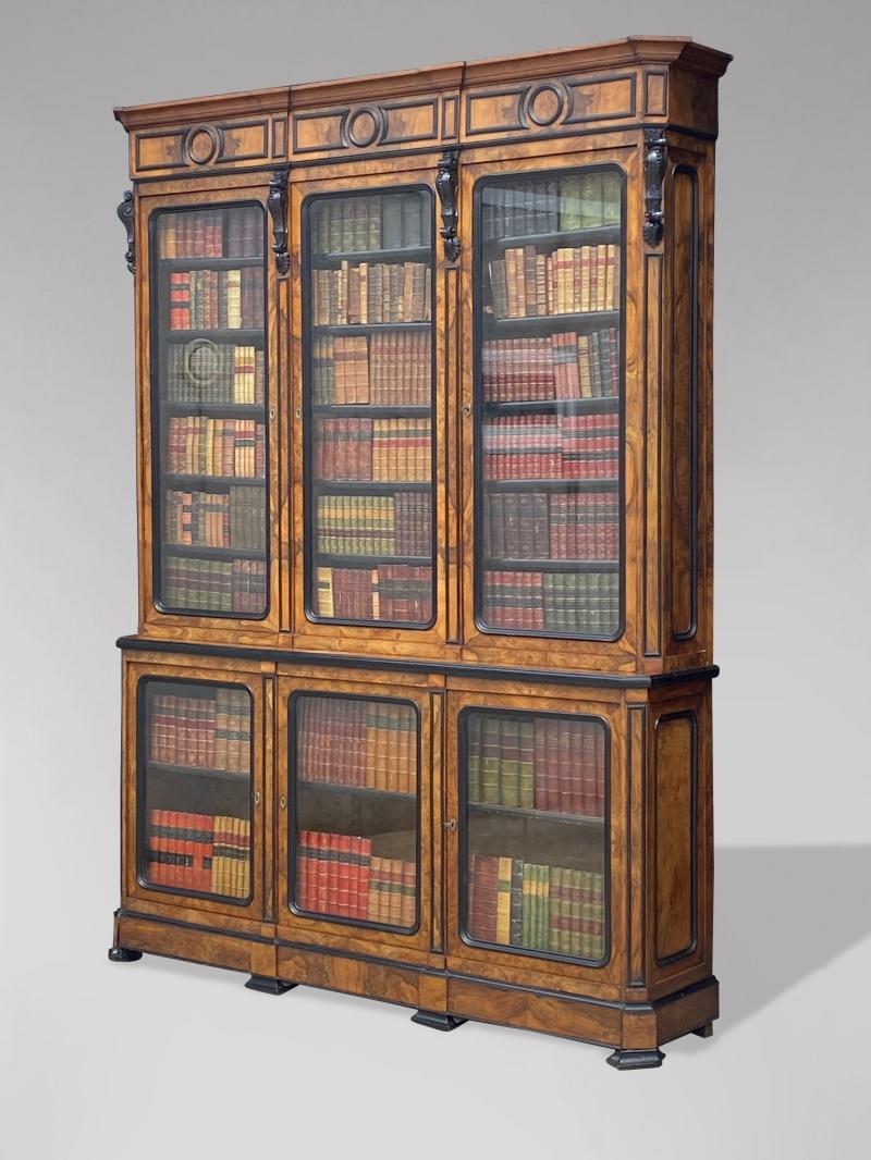 19th C Walnut Library Bookcase. 270 x 209 x 43,5 cm © Anthony Short Antiques © Photo: Xbookcase