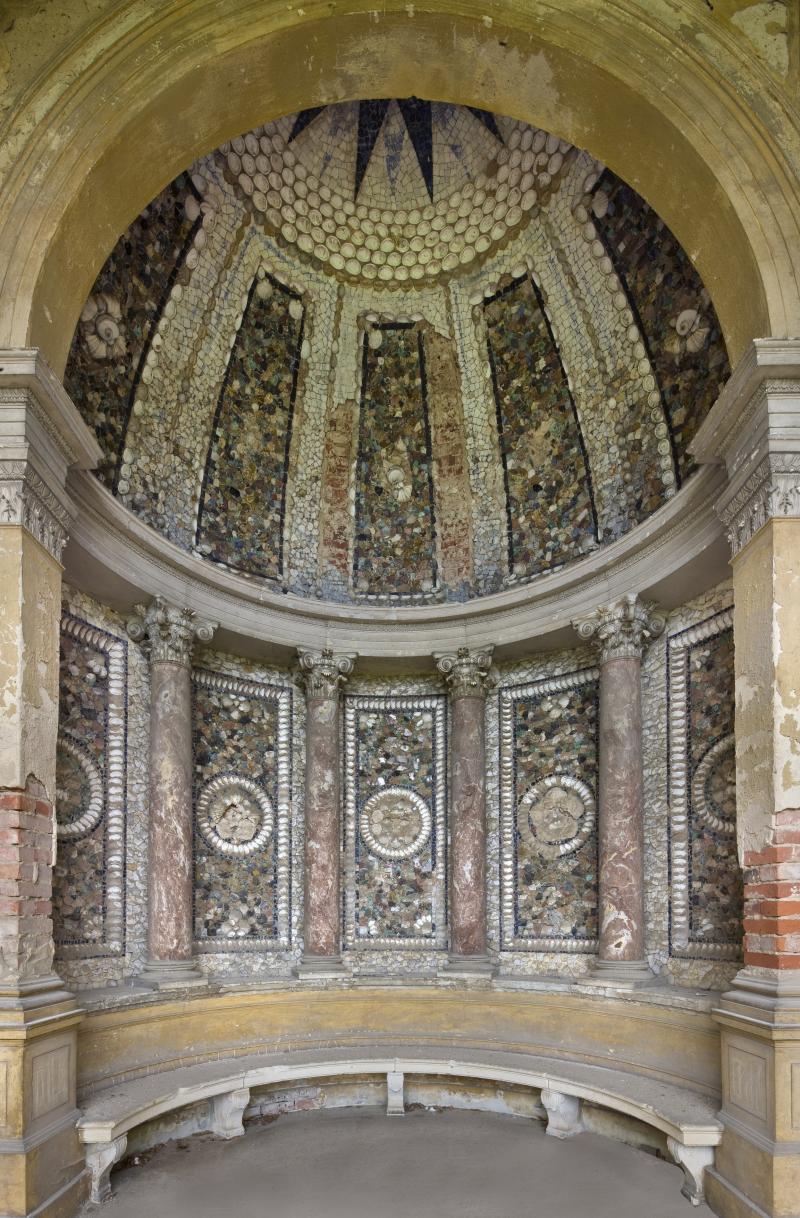 Park Sanssouci, Grotte mit Muscheln und farbigem Glas im Nordischen Garten © SPSG / Achim Bednorz