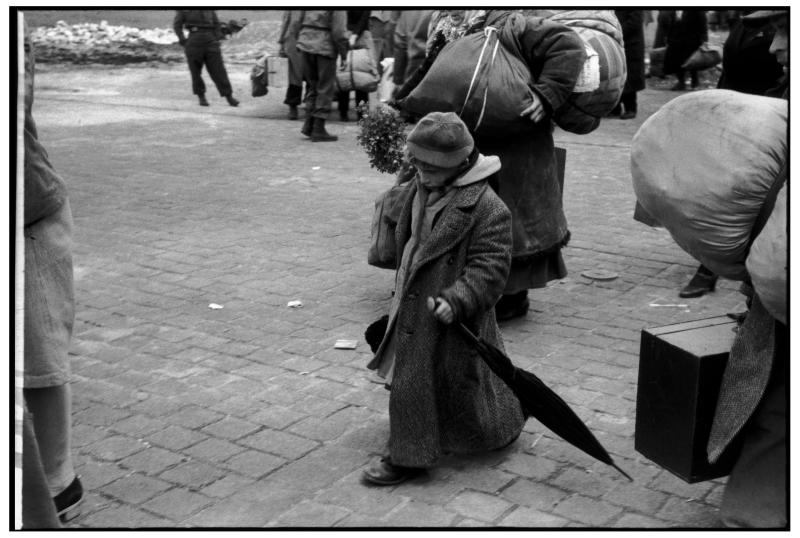 Henri Cartier-Bresson: Dessau, Germany, 1945, © 2023 Fondation Henri Cartier-Bresson / Magnum Photos