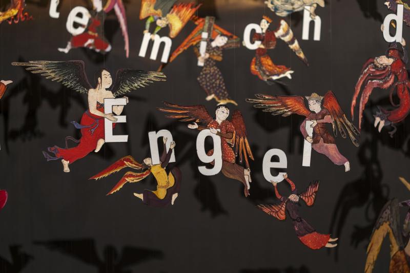 Detail "Rilke und die Engel im Islam" in der Ausstellung "Orhan Pamuk. Der Trost der Dinge"  © Staatliche Kunstsammlungen Dresden, Foto: Alexander Peitz