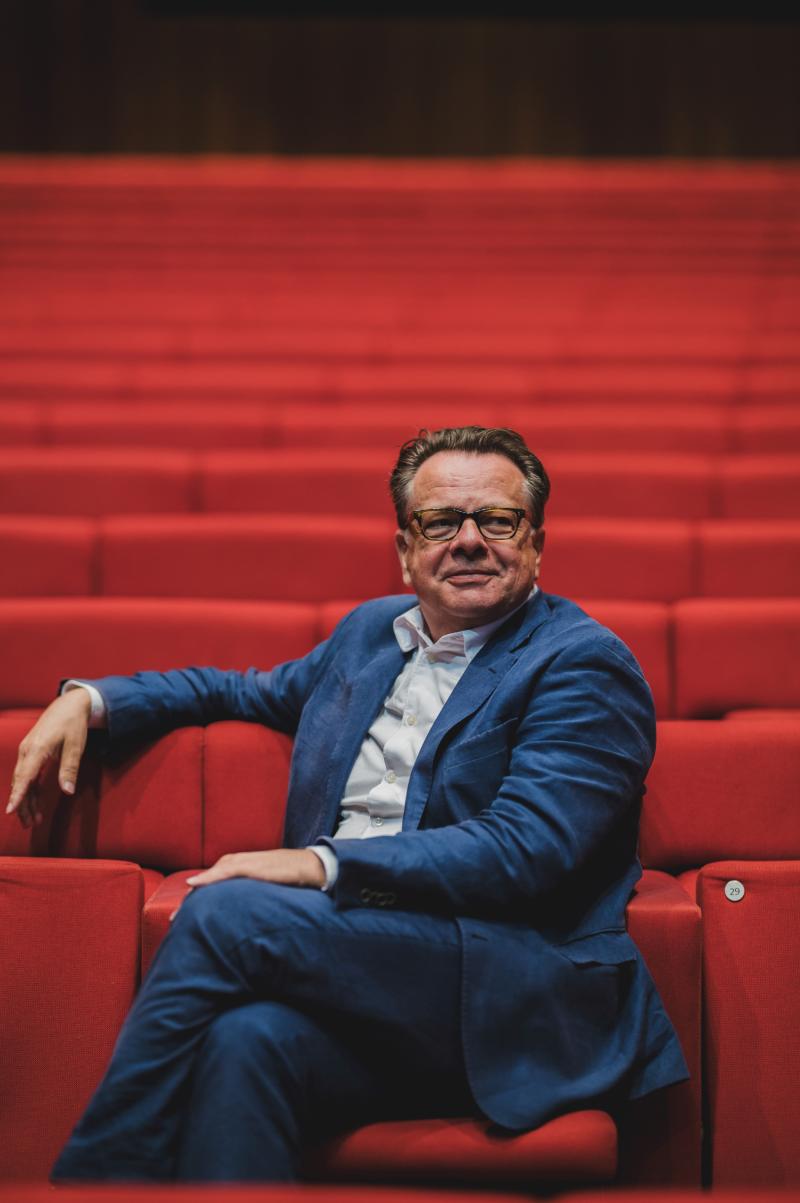 Renger van den Heuvel. Messedirektor Renger van den Heuvel leitet die erste STAGE Bregenz im Festspielhaus Bregenz.  Foto: Büro Magma. Nutzung der Fotos honorarfrei zur redaktionellen Berichterstattung über STAGE Bregenz. Angabe des Bildnachweises ist Voraussetzung.